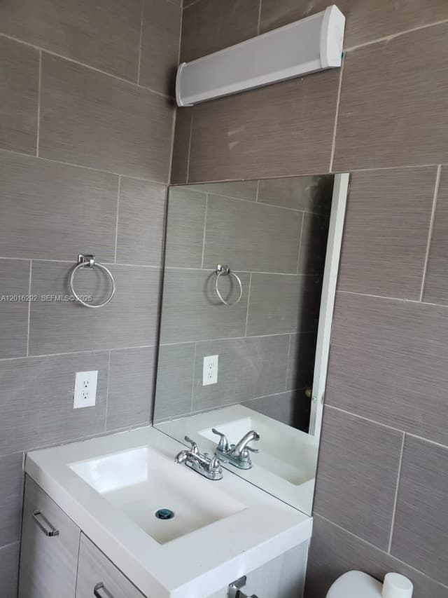 1800 NW 19th St # 9, Miami FL 33125 - Miami, FL - Photo 4