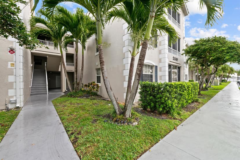 2861 N Oakland Forest Drive # 202, Oakland Park FL 33309