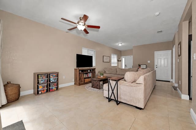 381 NE 35th Terrace, Homestead FL 33033 - Homestead, FL - Photo 6