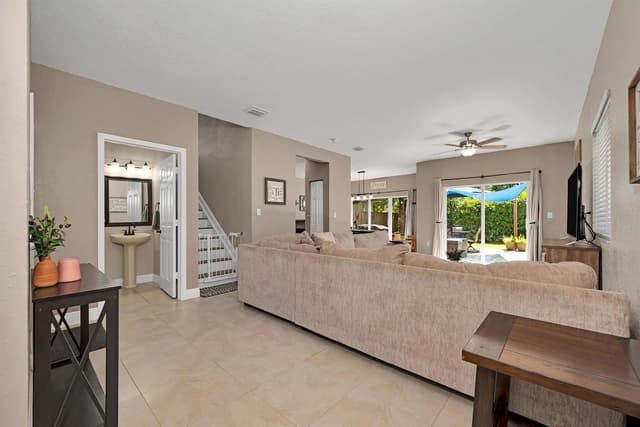 381 NE 35th Terrace, Homestead FL 33033 - Homestead, FL - Photo 5
