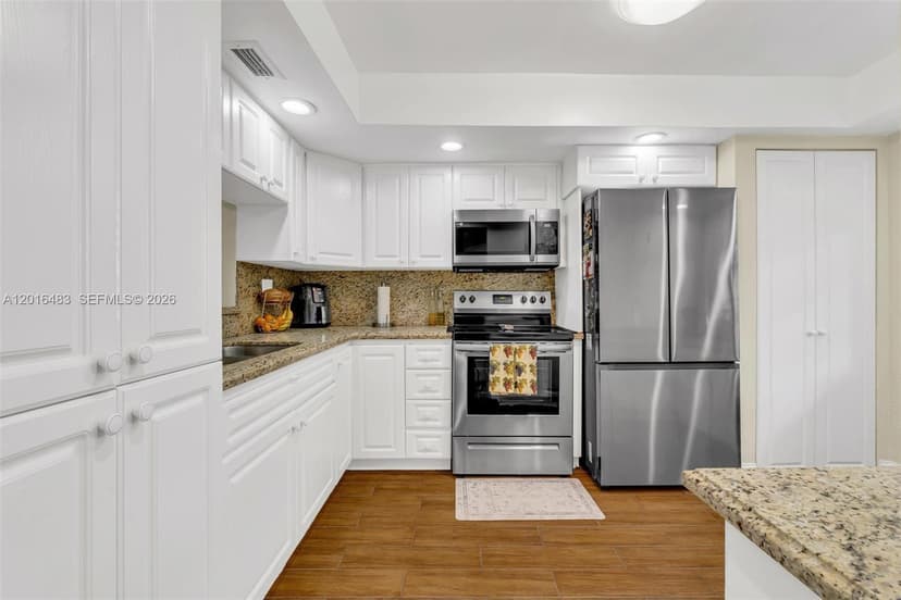 1101 Colony Point Cir # 309, Pembroke Pines FL 33026