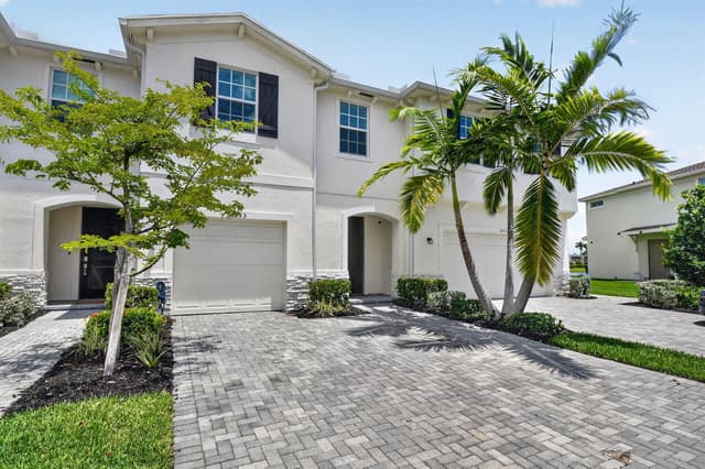 6933 N Harbours Edge Avenue, Lake Worth FL 33467 - Lake Worth, FL - Photo 2