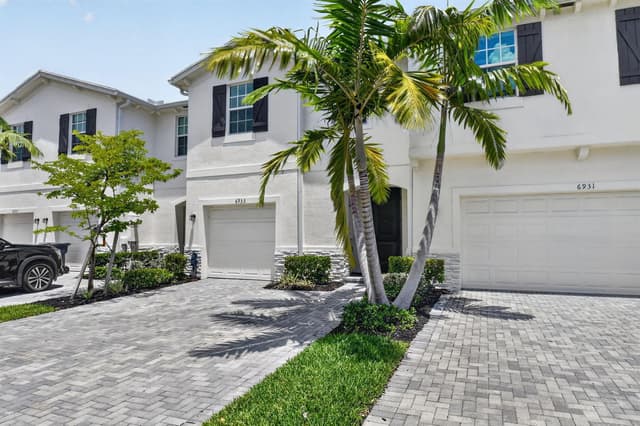 6933 N Harbours Edge Avenue, Lake Worth FL 33467 - Lake Worth, FL - Photo 3