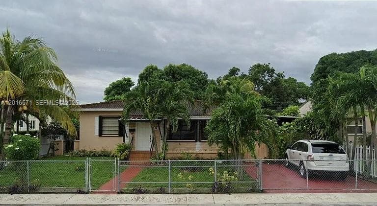 50 E 44th St, Hialeah FL 33013