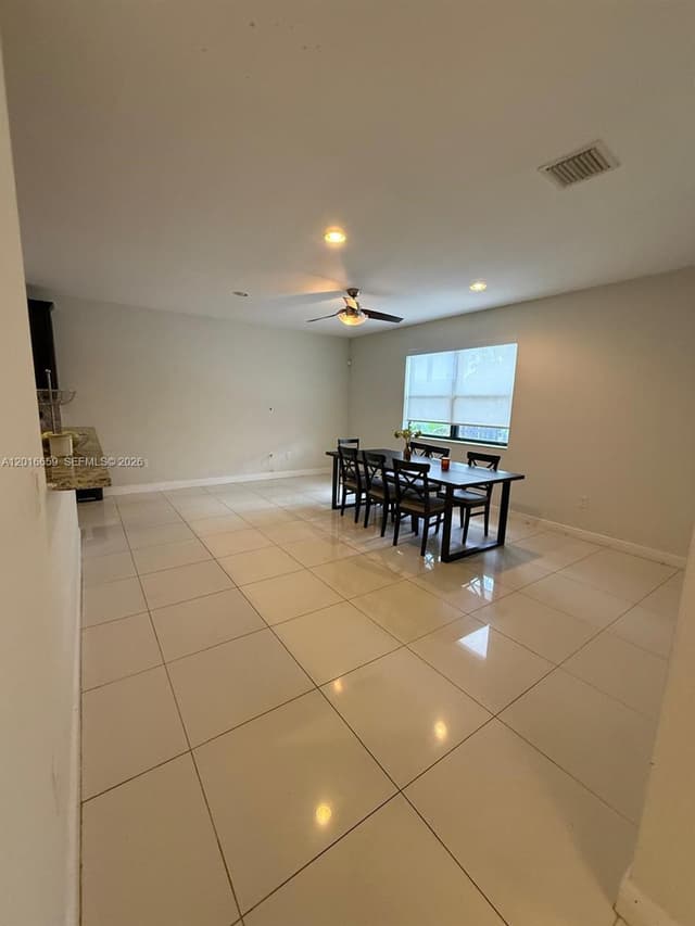 9845 NW 86th Ter, Doral FL 33178 - Doral, FL - Photo 2