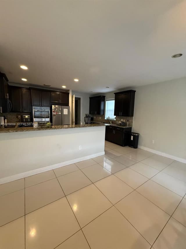 9845 NW 86th Ter, Doral FL 33178 - Doral, FL - Photo 3