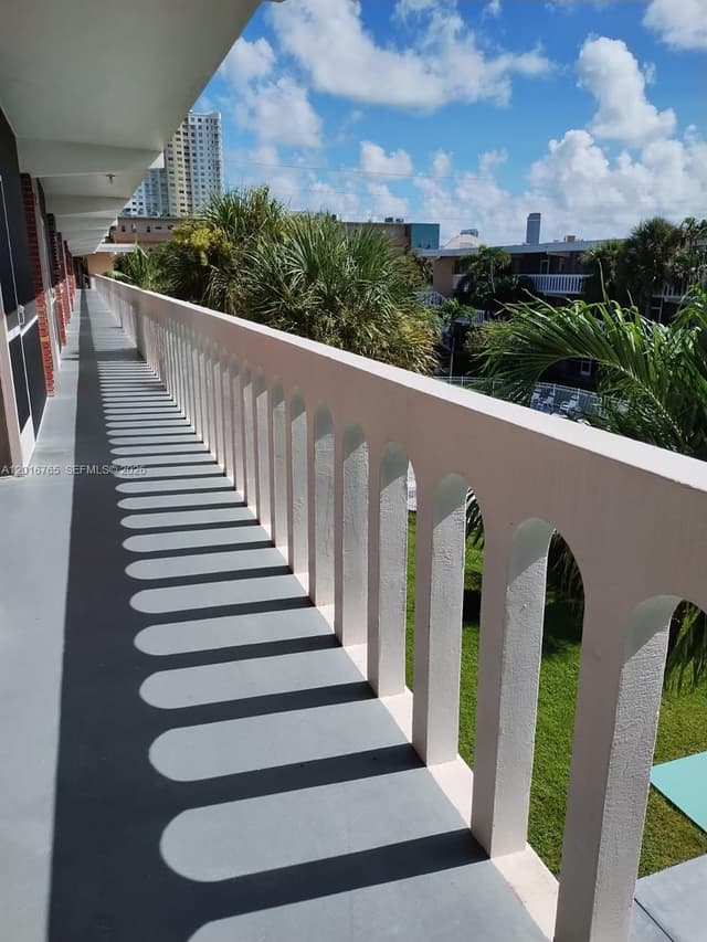 201 NE 14th Ave # 10C, Hallandale Beach FL 33009 - Hallandale Beach, FL - Photo 3