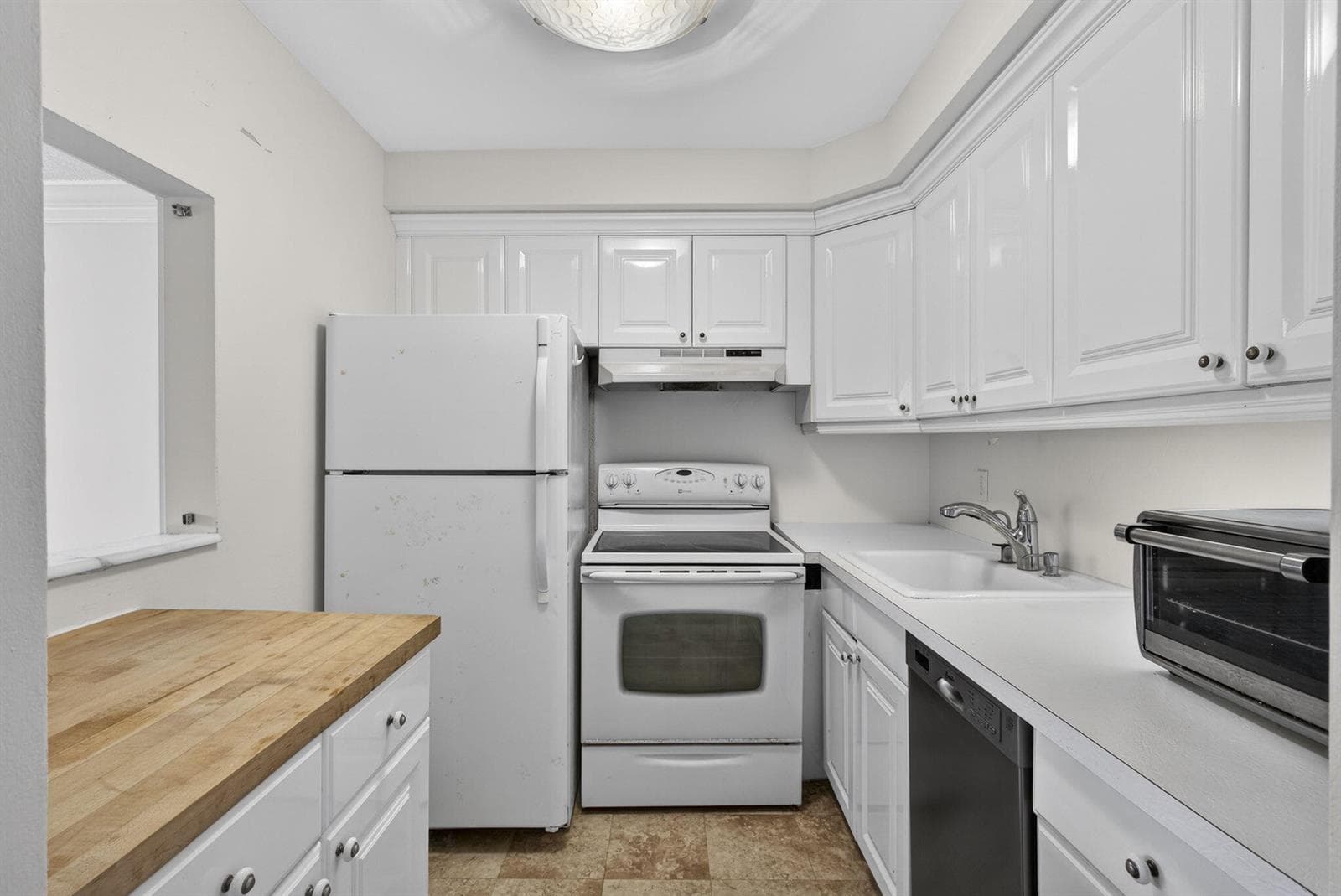 19 Hastings B, West Palm Beach FL 33417 - West Palm Beach, FL - Photo 1