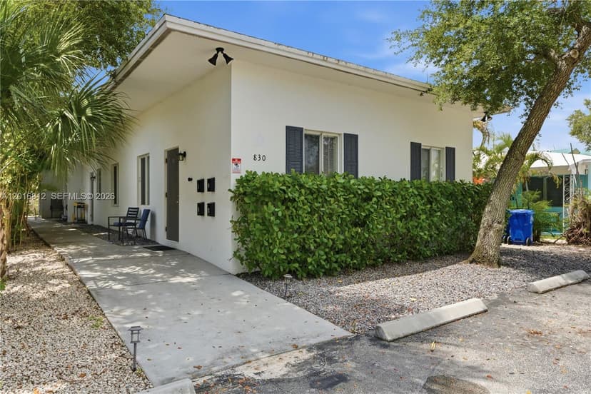 830 SE 14th St, Fort Lauderdale FL 33316