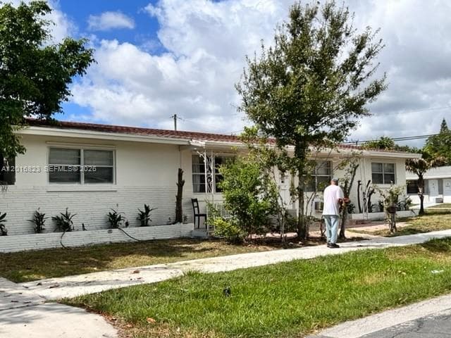 901 SW 4th Ter, Hallandale Beach FL 33009