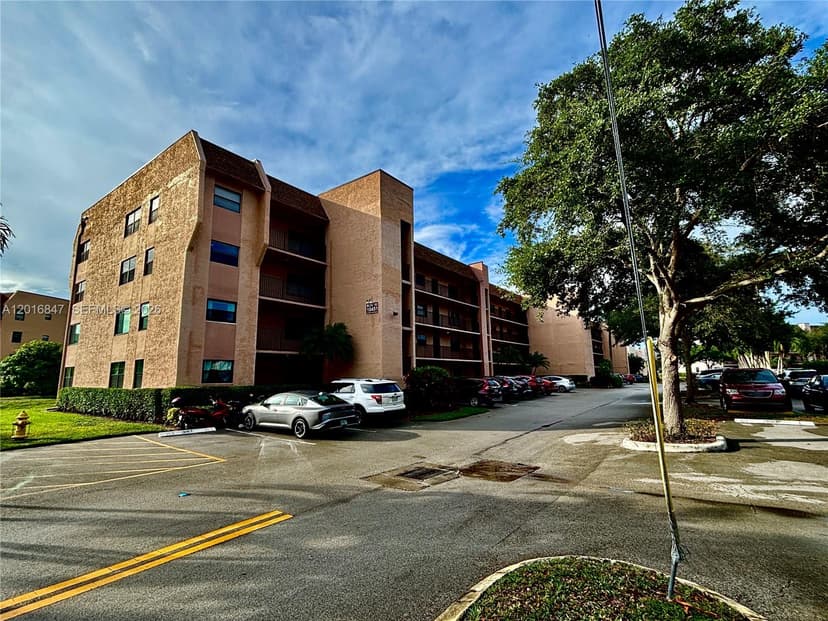10451 Sunrise Lakes Blvd # 205, Sunrise FL 33322