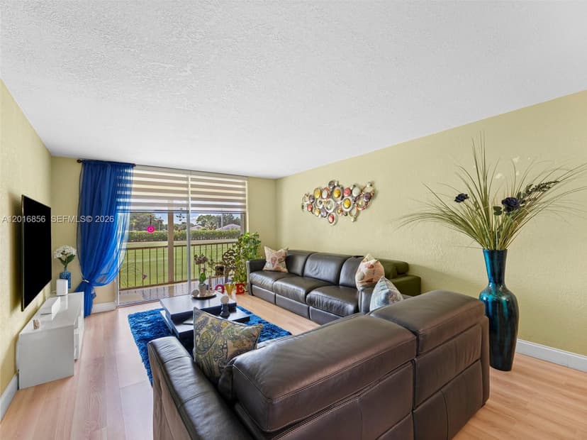 9820 S Hollybrook Lake Dr # 208, Pembroke Pines FL 33025