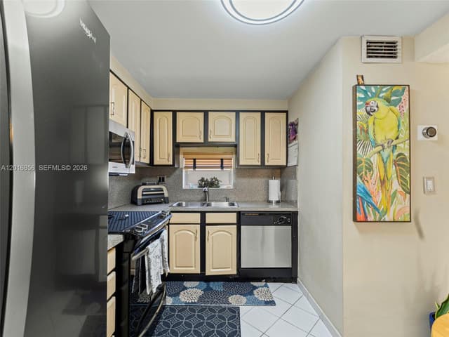 9820 S Hollybrook Lake Dr # 208, Pembroke Pines FL 33025 - Pembroke Pines, FL - Photo 5