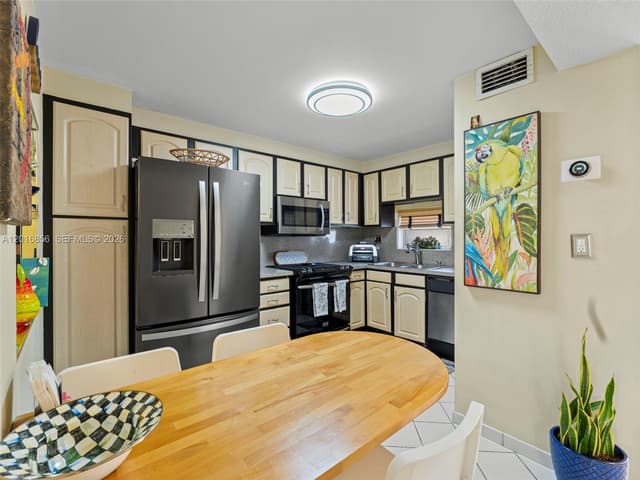 9820 S Hollybrook Lake Dr # 208, Pembroke Pines FL 33025 - Pembroke Pines, FL - Photo 4