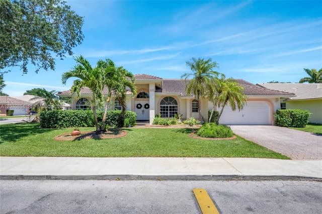 701 SW 93rd Ter, Pembroke Pines FL 33025 - Pembroke Pines, FL - Photo 2