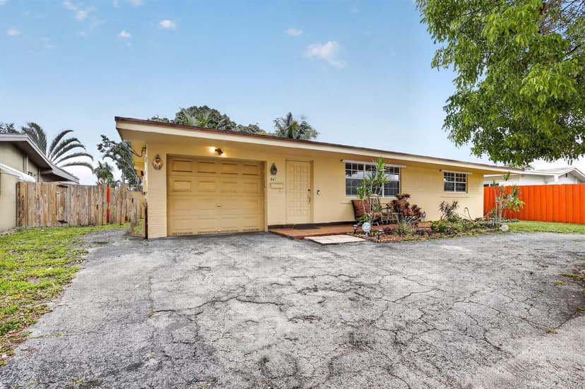 1411 NW 89th Avenue, Pembroke Pines FL 33024