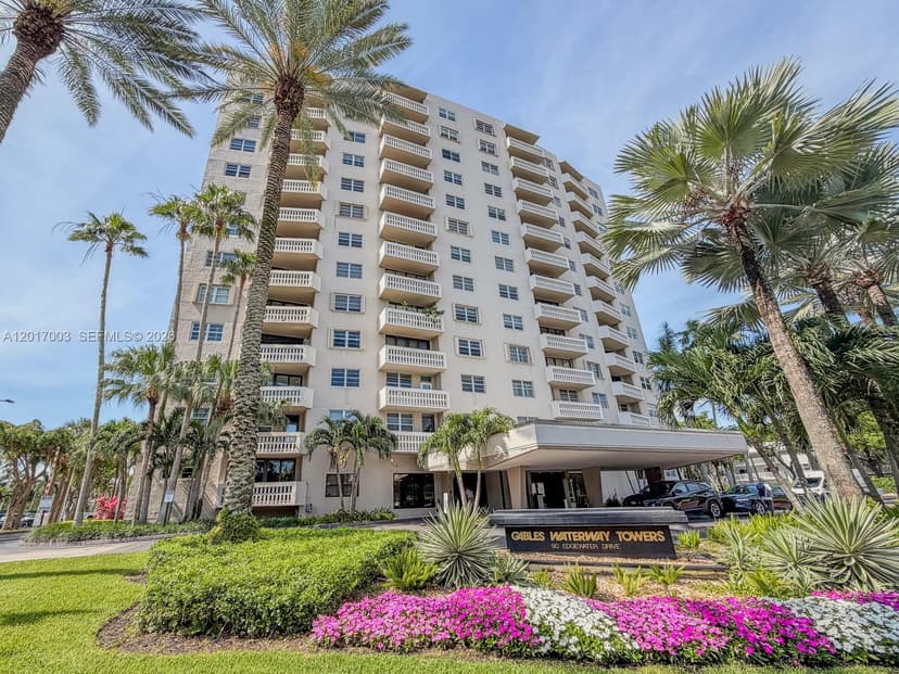 90 Edgewater Dr # 114, Coral Gables FL 33133