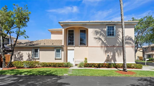 1240 Grant St, Hollywood FL 33019 - Hollywood, FL - Photo 2