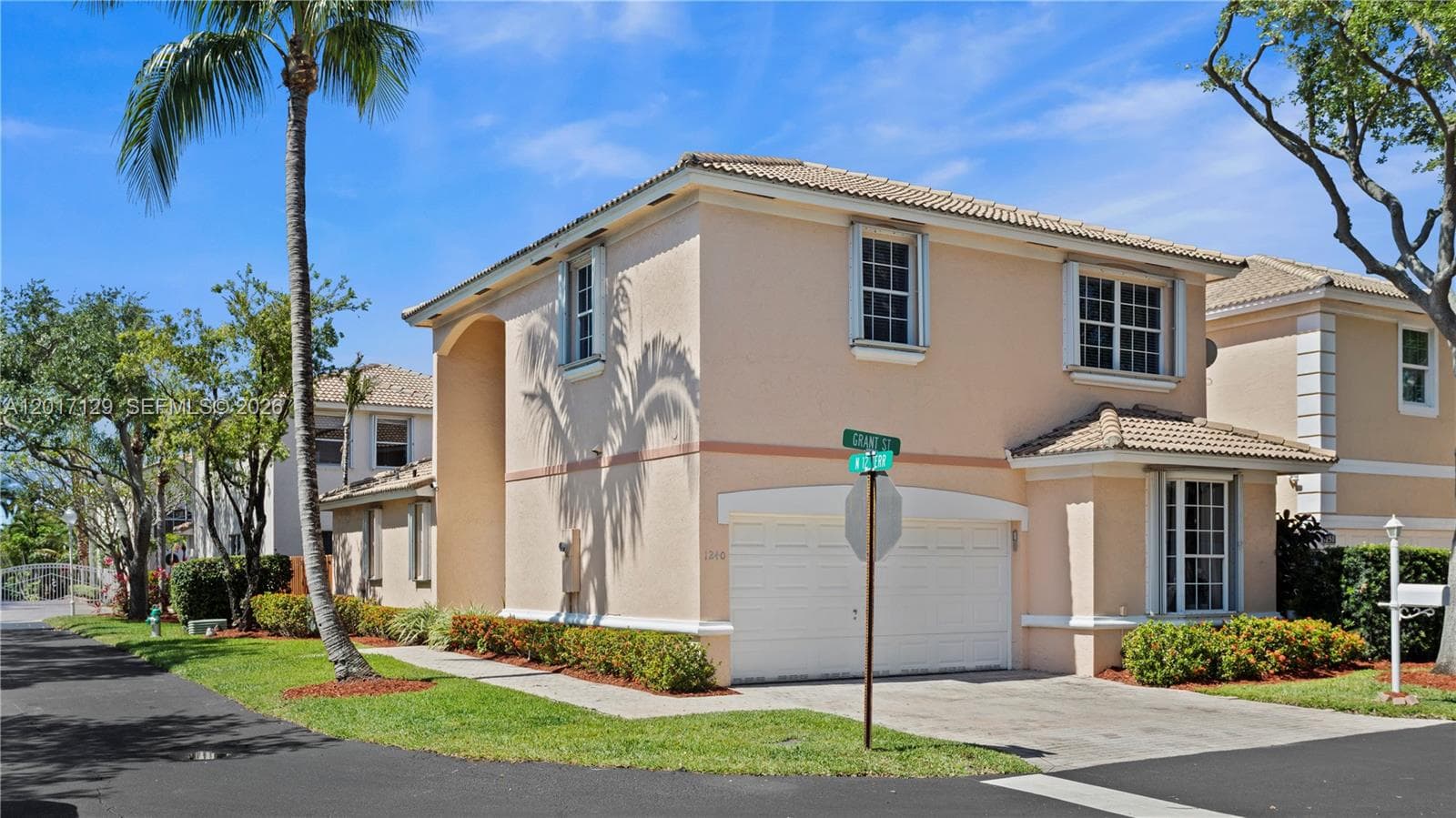 1240 Grant St, Hollywood FL 33019 - Hollywood, FL - Photo 1