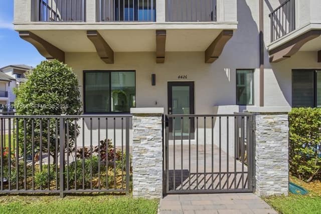 4426 83rd Pkwy, Doral FL 33166 - Doral, FL - Photo 2