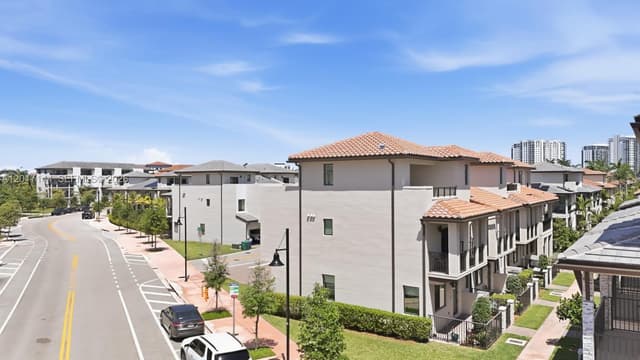 4426 83rd Pkwy, Doral FL 33166 - Doral, FL - Photo 3