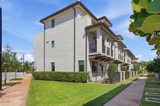 4426 83rd Pkwy, Doral FL 33166 - Doral, FL - Photo 4
