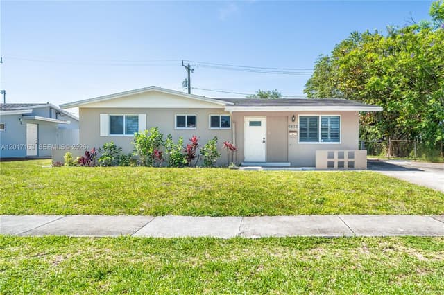 6472 Pierce St, Hollywood FL 33024 - Hollywood, FL - Photo 2