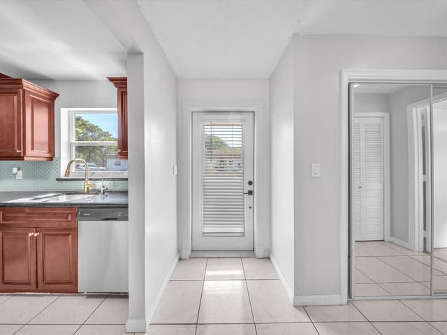417 SW Natura Avenue # B, Deerfield Beach FL 33441 - Deerfield Beach, FL - Photo 2