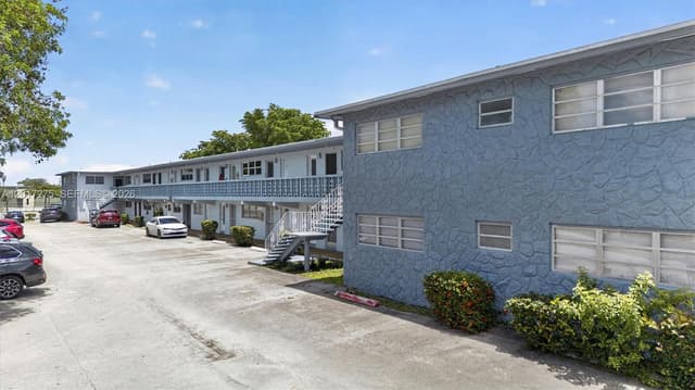 300 NE 191st St # 219, Miami FL 33179 - Miami, FL - Photo 3