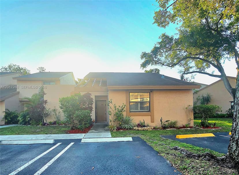 19 Chestnut Cir, Cooper City FL 33026