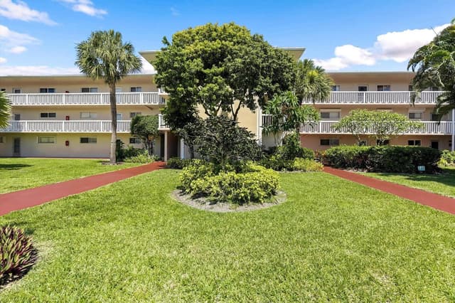 2856 S Garden Dr Drive S # 212, Lake Worth FL 33461 - Lake Worth, FL - Photo 2