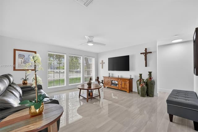9315 SW 172nd Ter, Palmetto Bay FL 33157 - Palmetto Bay, FL - Photo 4
