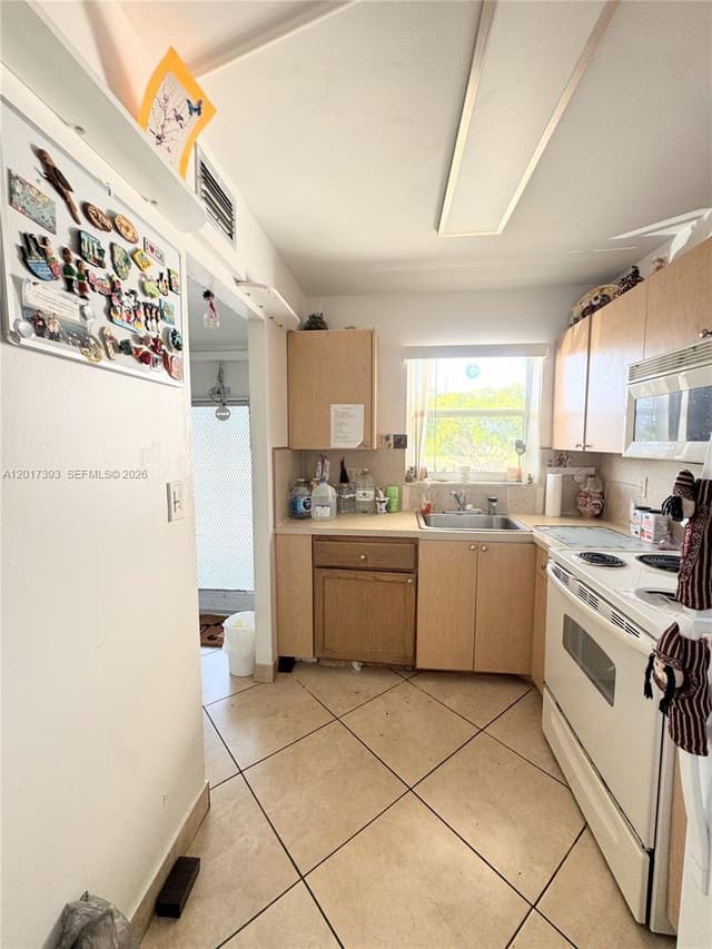 8130 Sunrise Lakes Blvd # 202, Sunrise FL 33322 - Sunrise, FL - Photo 2