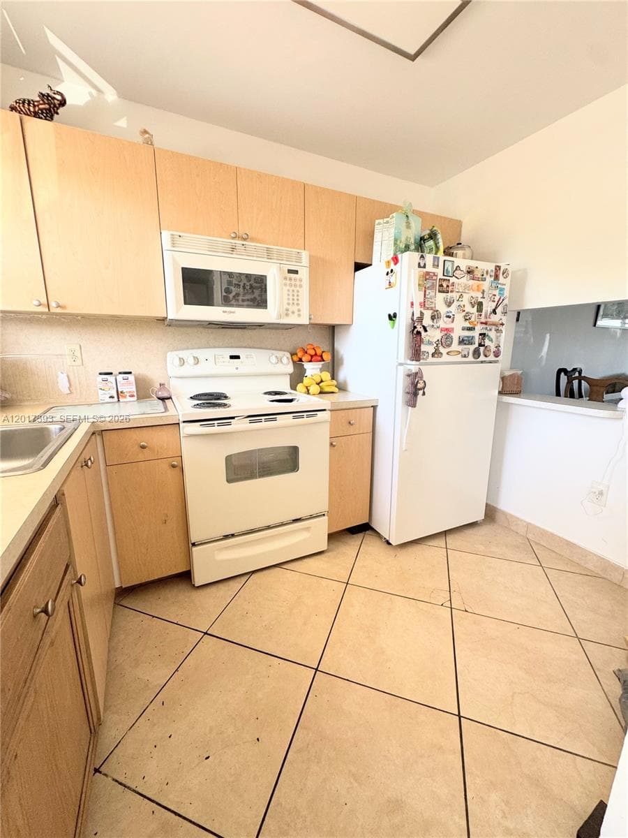 8130 Sunrise Lakes Blvd # 202, Sunrise FL 33322 - Sunrise, FL - Photo 1