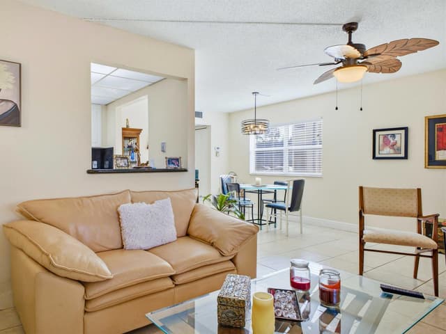 202 Brittany E, Delray Beach FL 33446 - Delray Beach, FL - Photo 7
