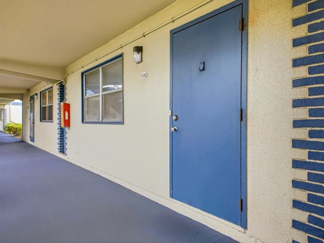 202 Brittany E, Delray Beach FL 33446 - Delray Beach, FL - Photo 3
