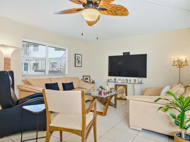 202 Brittany E, Delray Beach FL 33446 - Delray Beach, FL - Photo 5