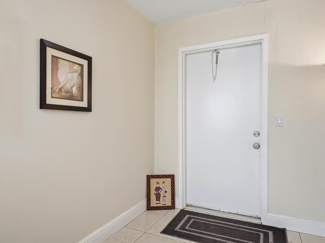 202 Brittany E, Delray Beach FL 33446 - Delray Beach, FL - Photo 4