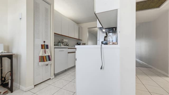 1200 SW 124th Terrace # 208o, Pembroke Pines FL 33027 - Pembroke Pines, FL - Photo 4