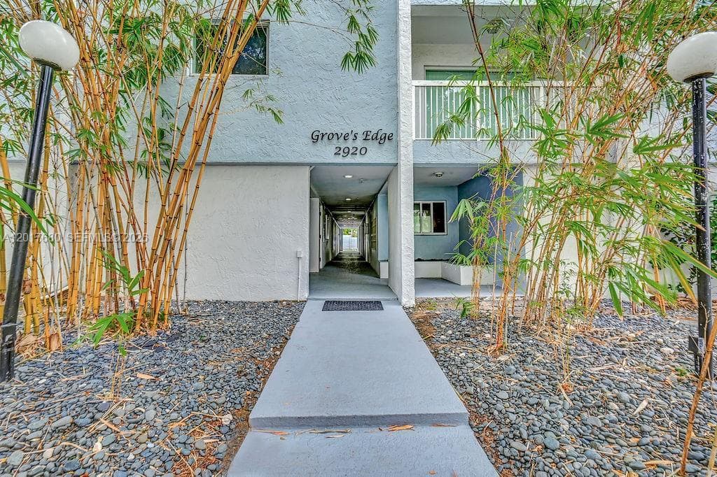 2920 SW 28th Ter # 207, Miami FL 33133