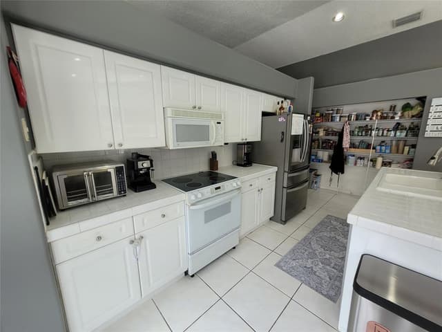 6416 Barton Creek Circle, Lake Worth FL 33463 - Lake Worth, FL - Photo 3
