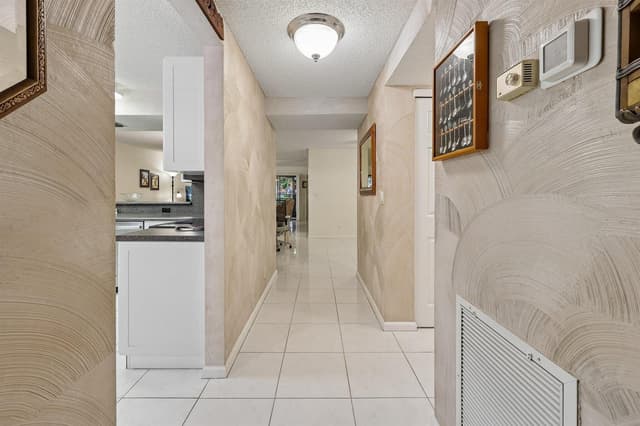 9681 E Sills Dr E # 102, Boynton Beach FL 33437 - Boynton Beach, FL - Photo 2