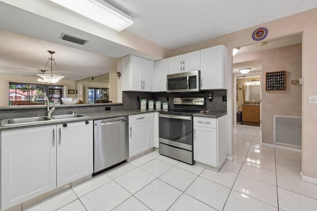 9681 E Sills Dr E # 102, Boynton Beach FL 33437 - Boynton Beach, FL - Photo 5
