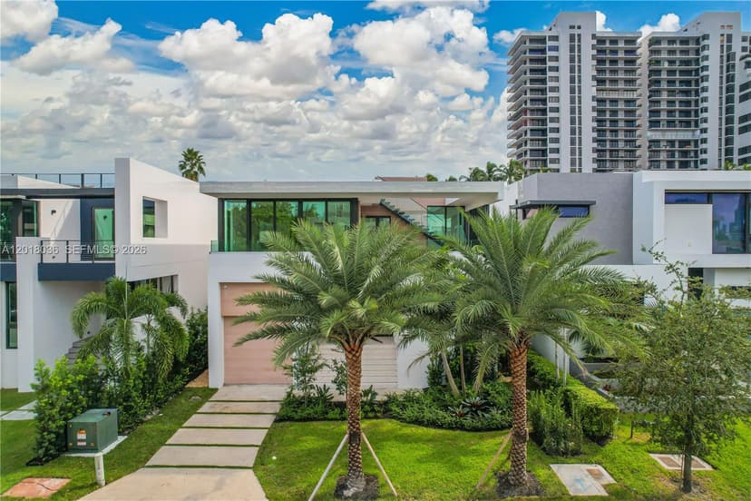 1092 N Venetian Dr, Miami FL 33139