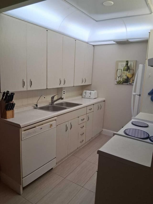 4023 Newport H, Deerfield Beach FL 33442 - Deerfield Beach, FL - Photo 3