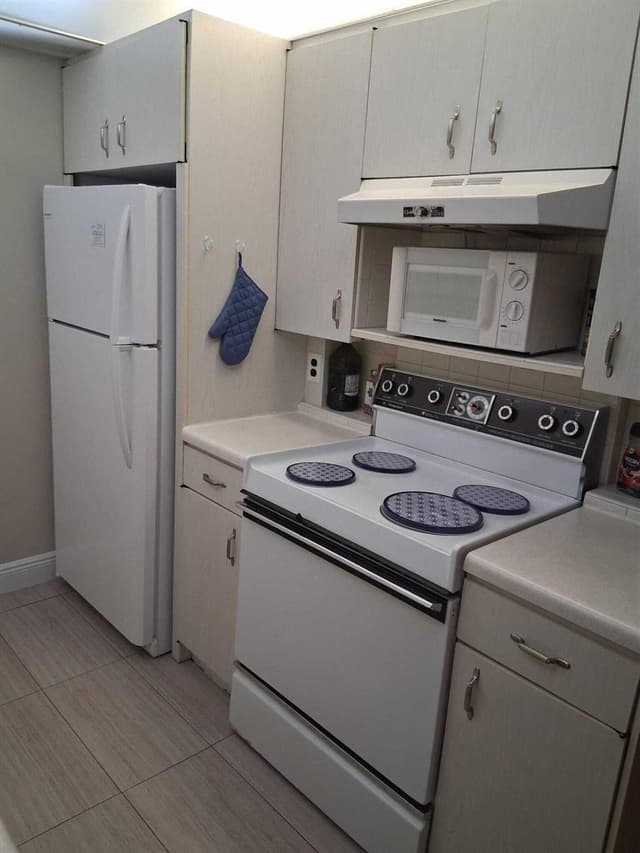 4023 Newport H, Deerfield Beach FL 33442 - Deerfield Beach, FL - Photo 4