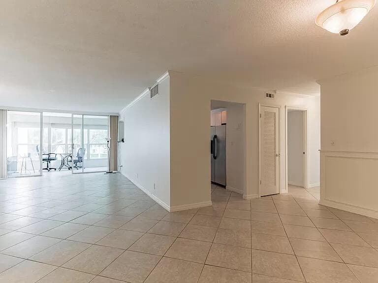 6901 Cypress Road # C14, Plantation FL 33317