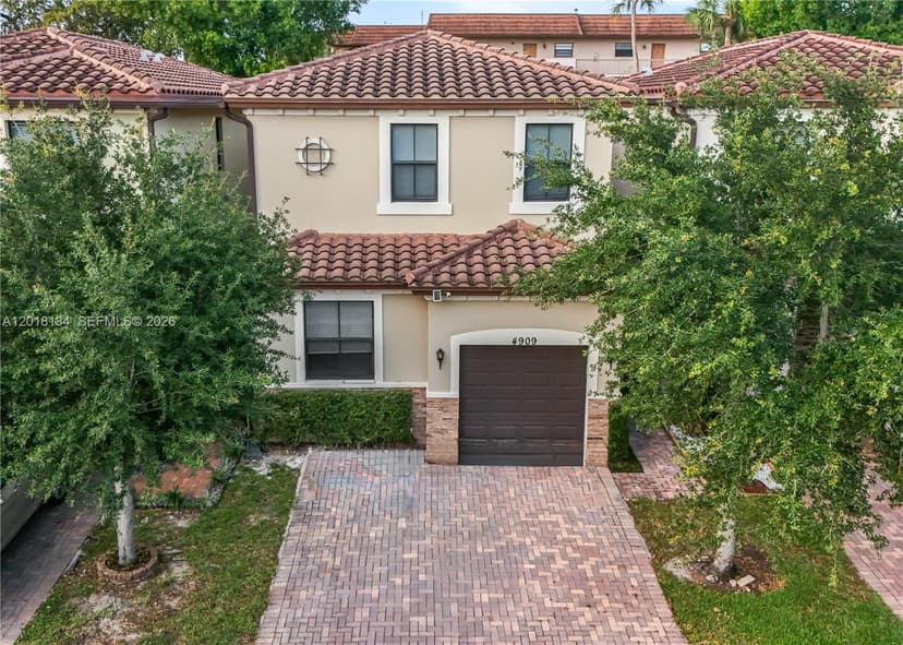 4909 NW 59th St, Tamarac FL 33319