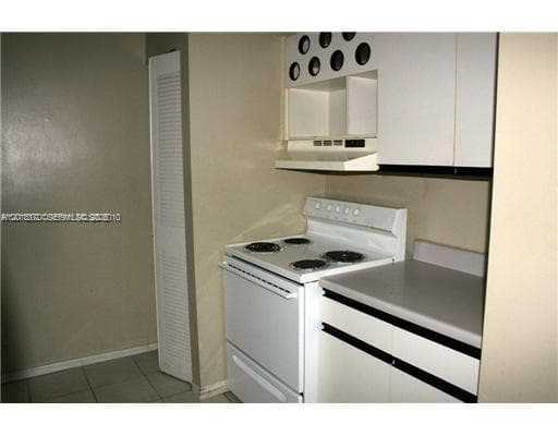365 SW 86th Ave # 203, Pembroke Pines FL 33025 - Pembroke Pines, FL - Photo 2