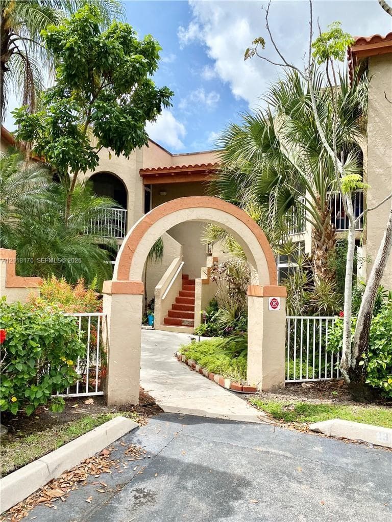 365 SW 86th Ave # 203, Pembroke Pines FL 33025